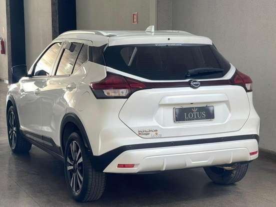 NISSAN-KICKS-2023