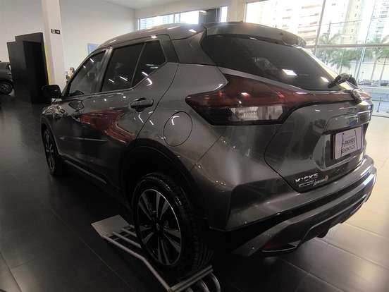 NISSAN-KICKS PLAY-2025