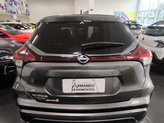 NISSAN-KICKS PLAY-2025