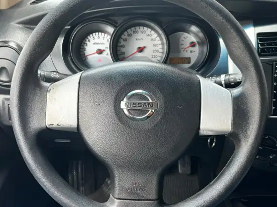 NISSAN-LIVINA-2014
