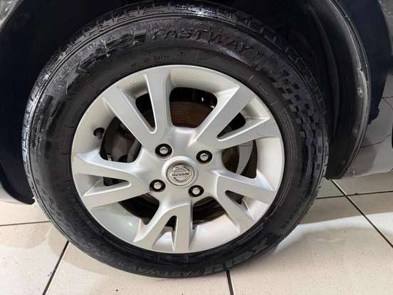 NISSAN-LIVINA-2012