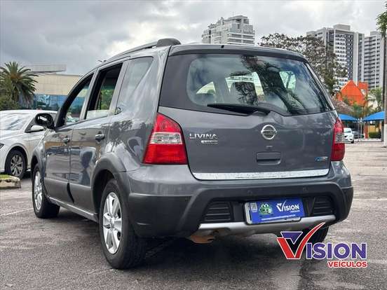 NISSAN-LIVINA-2013