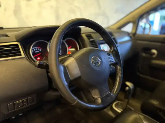 NISSAN-TIIDA-2012