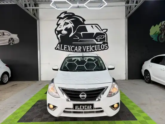 NISSAN-VERSA-2018