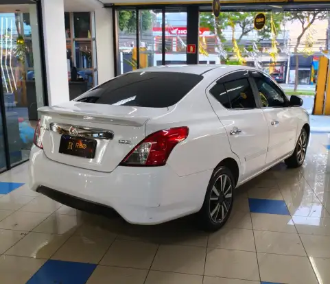 NISSAN-VERSA-2018