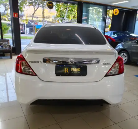 NISSAN-VERSA-2018