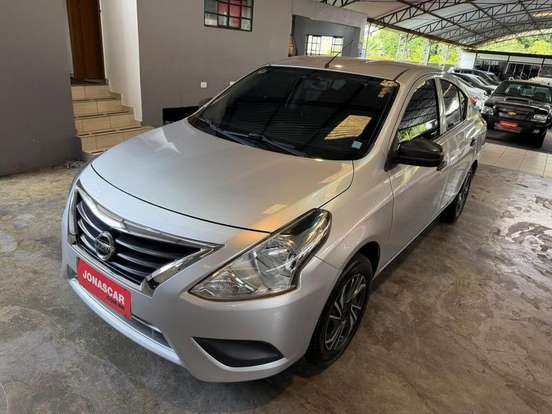 NISSAN-VERSA-2020