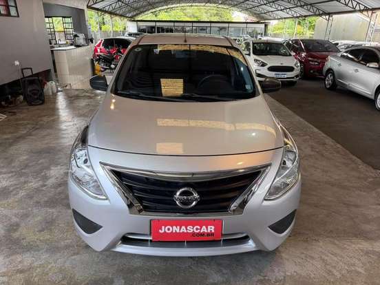 NISSAN-VERSA-2020