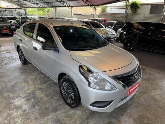 NISSAN-VERSA-2020