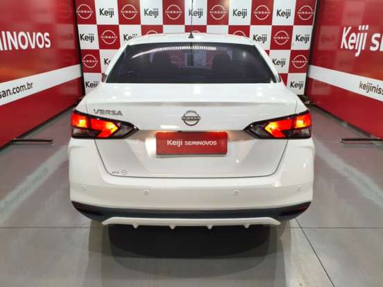 NISSAN-VERSA-2023