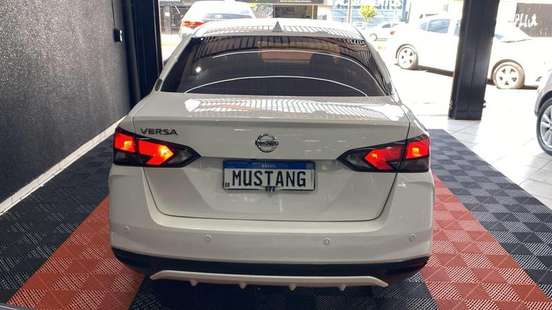 NISSAN-VERSA-2020