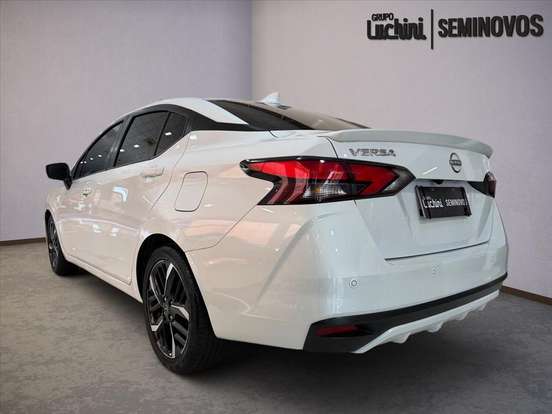 NISSAN-VERSA-2024