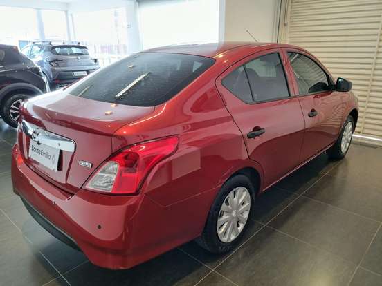 NISSAN-VERSA-2021