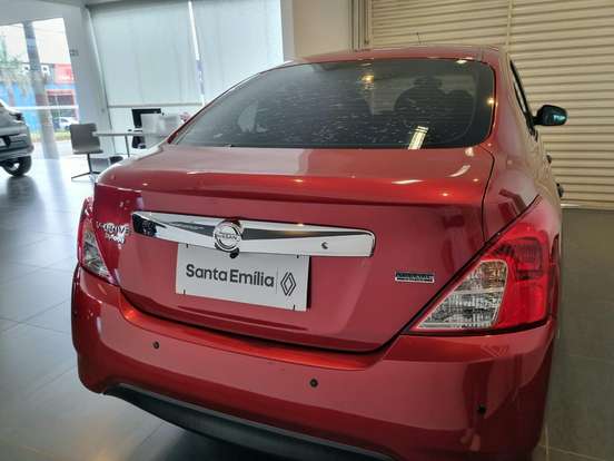 NISSAN-VERSA-2021