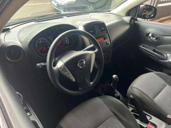 NISSAN-VERSA-2017