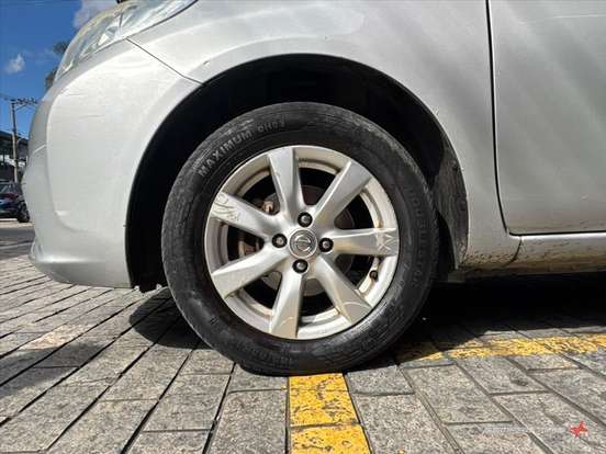 NISSAN-VERSA-2013