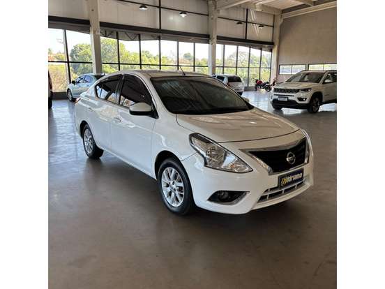 NISSAN-VERSA-2016