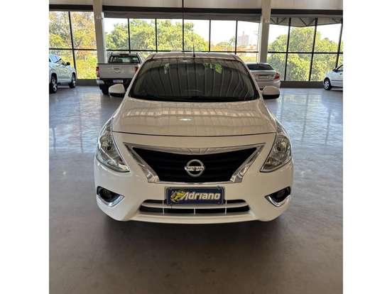 NISSAN-VERSA-2016