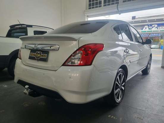 NISSAN-VERSA-2019