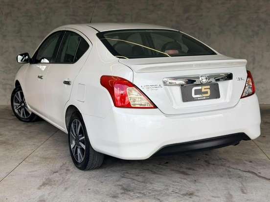 NISSAN-VERSA-2018