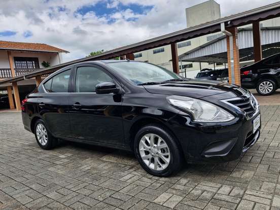 NISSAN-VERSA-2017