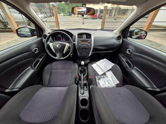 NISSAN-VERSA-2017