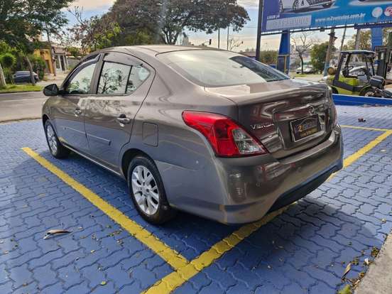 NISSAN-VERSA-2020