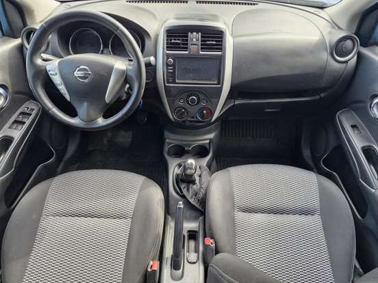NISSAN-VERSA-2020