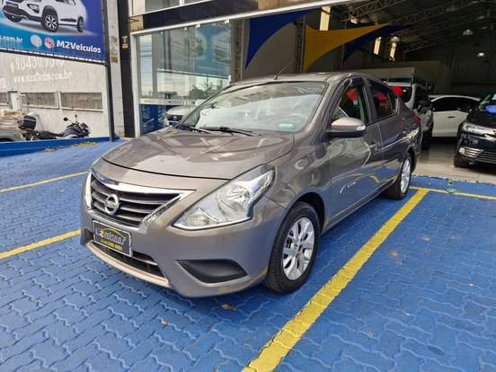 NISSAN-VERSA-2020