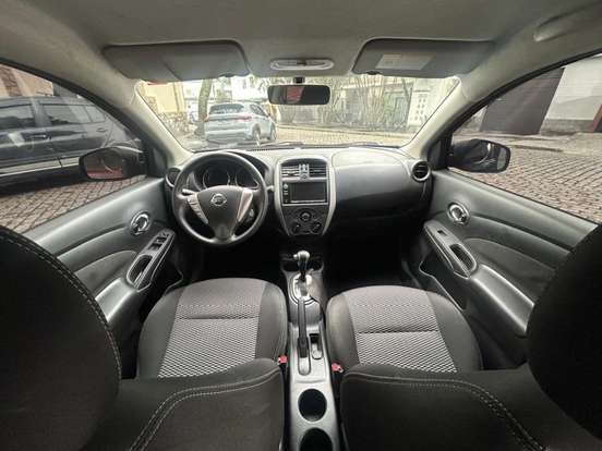 NISSAN-VERSA-2019