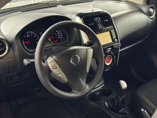 NISSAN-VERSA-1.6 16V FLEXSTART UNIQUE 4P MANUAL NISSAN-VERSA-2015