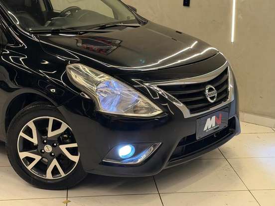 NISSAN-VERSA-2017