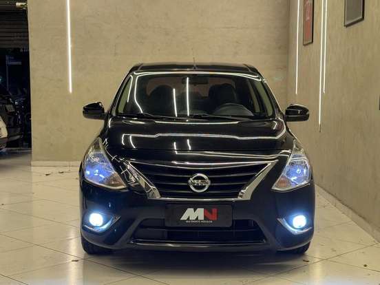 NISSAN-VERSA-2017