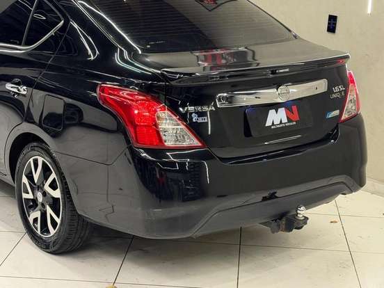 NISSAN-VERSA-2017