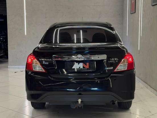 NISSAN-VERSA-2017