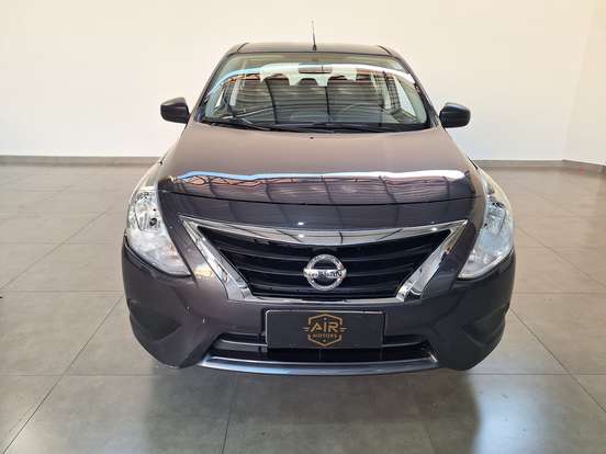 NISSAN-VERSA-2021