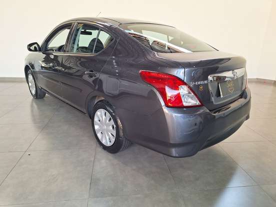 NISSAN-VERSA-2021