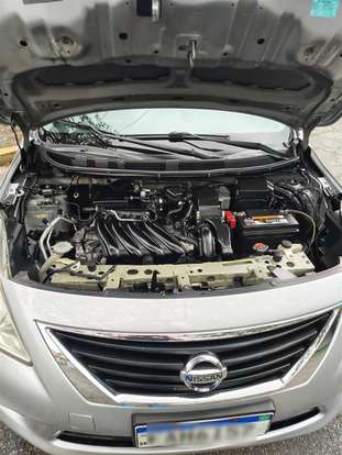 NISSAN-VERSA-2011