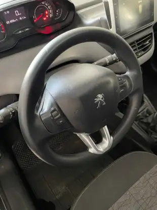 PEUGEOT-208-2018