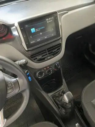 PEUGEOT-208-2018