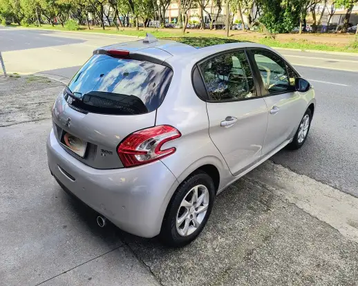 PEUGEOT-208-2015