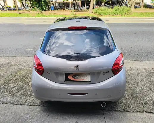 PEUGEOT-208-2015