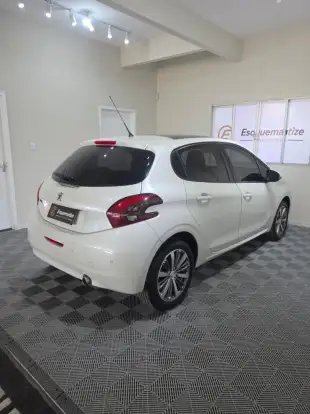 PEUGEOT-208-2018