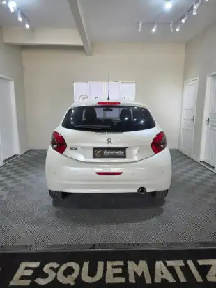 PEUGEOT-208-2018