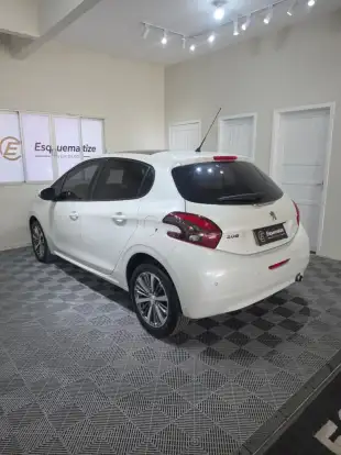PEUGEOT-208-2018
