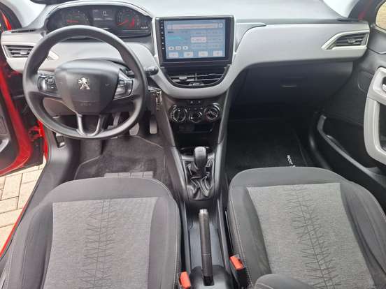 PEUGEOT-208-2017