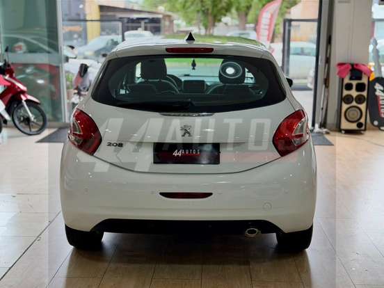 PEUGEOT-208-2015