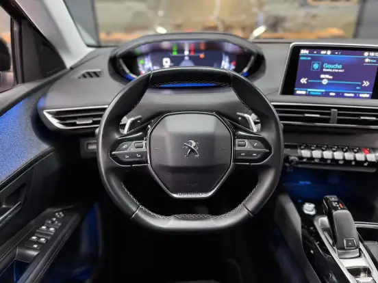 PEUGEOT-3008-2018