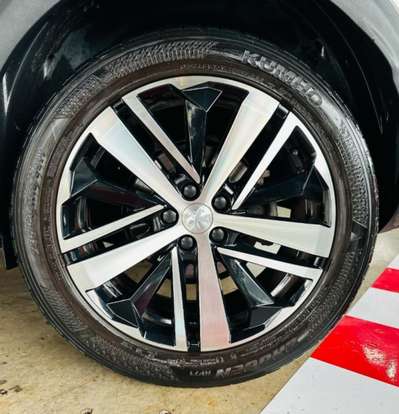 PEUGEOT-3008-2018