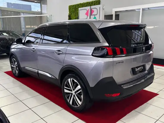 PEUGEOT-5008-2018